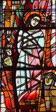 Paris Fransa 17 Ekim: Paris 'in Kutsal Kalbi Bazilikası' ndaki lekeli cam pencere, 17 Ekim 2014 'te Paris' te bulunan ve İsa 'nın Kutsal Kalbi' ne adanmış bir Roma Katolik kilisesi ve küçük bazilikasıdır. 