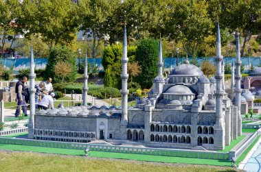 ISTANBUL TURKEY OCOTBER 6: Mavi Cami Miniatürk, İstanbul, Türkiye 'de yer alan bir minyatür parktır. 6 Ekim 2013 'te dünyanın en büyük minyatür parklarından biridir..