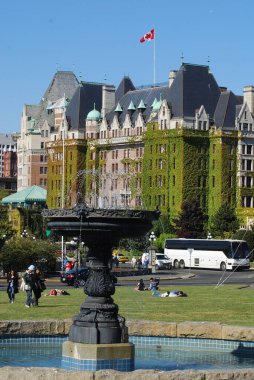 VICTORIA, BC, CANADA 23 Haziran: Fairmont İmparatoriçesi 23 Haziran 2009 'da Victoria, British Columbia, Kanada' daki en eski ve en ünlü otellerden biridir..