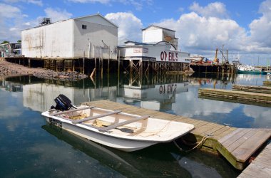 Digby Nova Scotia 4 Haziran: Digby Limanı Nova Scotia 'nın güneybatısında bir Kanada kasabası. = = Coğrafi konumu = = Digby ilçesinin yönetim merkezi ve en büyük nüfus merkezidir.