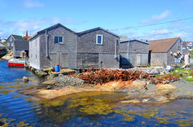 Peggy 's Cove Nova Scotia 6 Haziran: Peggy' s Cove 'daki tipik balıkçı kulübesi 6 Haziran 2014 tarihinde Nova Scotia' daki St. Margarets Körfezi 'nin doğu kıyısında yer alan küçük bir kırsal topluluk..