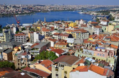 İstanbul, Türkiye 'nin Galata Karaköy mahallesi ve ortaçağ Galata kulesinden tarihi mimari.