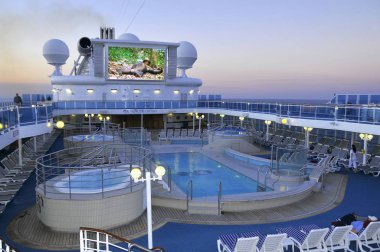 Fort Lauderdale Florida 'da 11-2-2012' de Prenses yolcu gemisinin üst güvertesinde. Prenses Cruises, gezi gemilerinin 