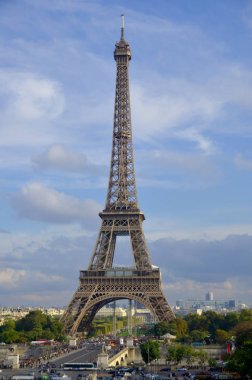 PARIS, FRANCE ECTOBER 12: Eiffel Kulesi (Tour Eiffel) 12 Ekim 2013 'te Paris, Fransa' da. Dünya Fuarı için 1887 ve 1889 yılları arasında inşa edilmiştir (Fuar 1889).)