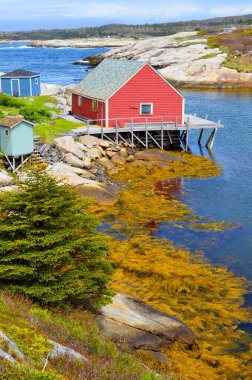 Peggy 's Cove Nova Scotia 6 Haziran: Peggy' s Cove 'daki tipik balıkçı kulübesi 6 Haziran 2014 tarihinde Nova Scotia' daki St. Margarets Körfezi 'nin doğu kıyısında yer alan küçük bir kırsal topluluk..