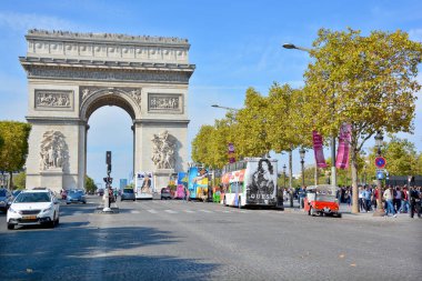 Paris, Fransa 19 Ekim: The Triumphal Arch de l Etoile (Zafer Takı). Anıt, Jean Chalgrin tarafından 19 Ekim 2014 tarihinde Paris, Fransa 'da tasarlanmıştır. 