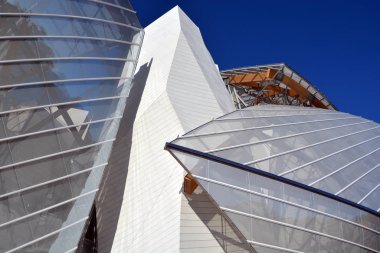 Paris Fransa 19 Ekim: Louis Vuitton Vakfı 2006 yılında kuruldu, bir sanat müzesi ve kültür merkezi. 143 milyon dolarlık müze yakın tarihte 19 Ekim 2014 'te Paris' te tamamlandı.