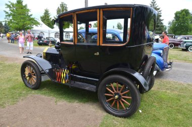 Granby, QUEBEC, CANADA - 29 Temmuz 2013: Eski otomobil sergisi