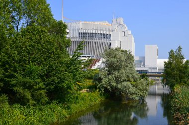 Montreal de Montreal Kumarhanesi Montreal, Quebec 'teki Notre-Dame' da yer almaktadır. Kanada 'nın en büyük kumarhanesi ve 25 Ağustos 2013' te dünyanın en büyük kumarhanelerinden biridir.