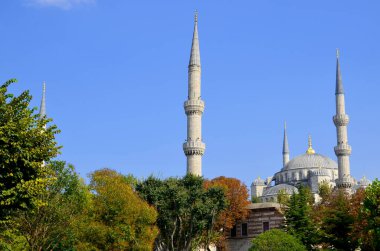 İSTANBUL TURKEY Ekim 04: Sultan Ahmed Camii, Ekim 04, 2013, İstanbul, Türkiye. Sultan Ahmed Camii (Mavi Cami) İstanbul 'un en popüler turizm beldeleri üzerine.