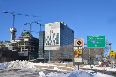 MONTREAL CANADA 16 Şubat 2014 tarihinde Montreal, Kanada 'daki Montreal' s Centre 'ın inşaatı devam ederken, Montreal Universite de Montreal (CHUM), ya da Universite de Montreal' s Hospital Center