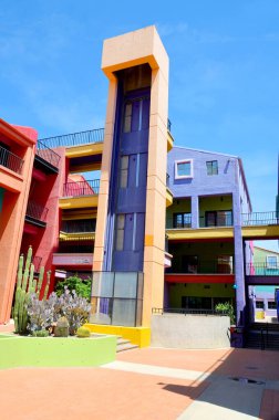 Tucson Arizona 24 Nisan: Tucson Arizona Usa 'nın tarihi bölgesinde 24 Nisan 2014 tarihinde Renkli Adobe Evi.