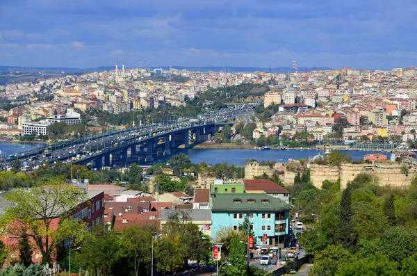 イスタンブール ターキー10月7日 ハリック橋 Halic Bridge トルコのイスタンブールにあるゴールデンホーンの高速道路橋である — ストック写真