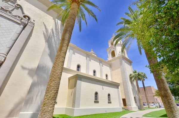 Tucson Arizona 24 Nisan: Saint Augustine Katedrali veya Aziz Augustine Katedrali, Tucson Katolik Piskoposluğu 'nun ana kilisesidir. Tucson, Arizona 'da yer almaktadır. 24 Nisan 2014 'te