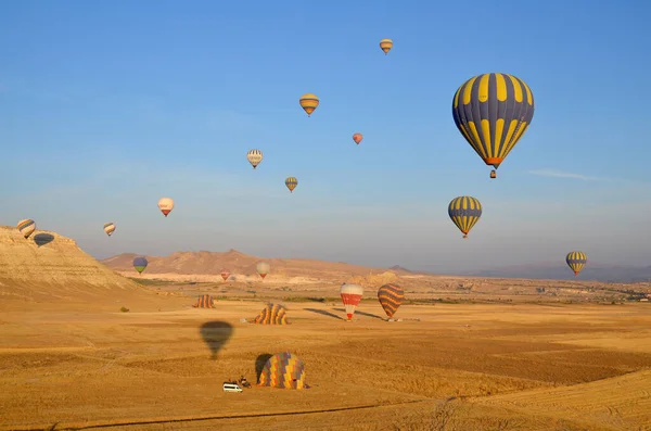 Goreme Turquia Outubro Balão Quente Sobrevoa Capadócia Conhecido Todo Mundo — Fotografia de Stock