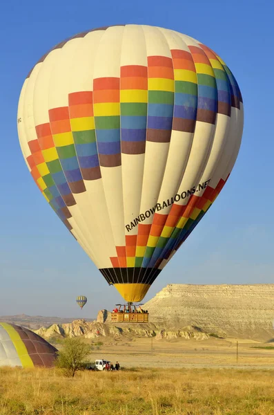 Goreme Turquia Outubro Balão Quente Sobrevoa Capadócia Conhecido Todo Mundo — Fotografia de Stock