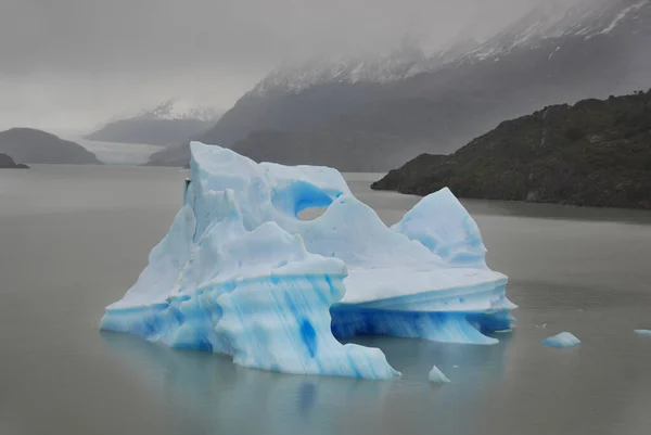 莫雷诺冰川 Perito Moreno Glacier 是位于阿根廷圣克鲁斯省Los Glaciares国家公园的一座冰川 它是阿根廷巴塔哥尼亚最重要的旅游胜地之一 — 图库照片