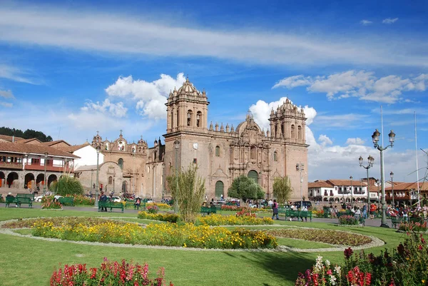 CUSCO PERU-NOV. 25 2010: Santo Domingo Katedrali, Cusco Katolik Başpiskoposluğu 'nun ana kilisesi..