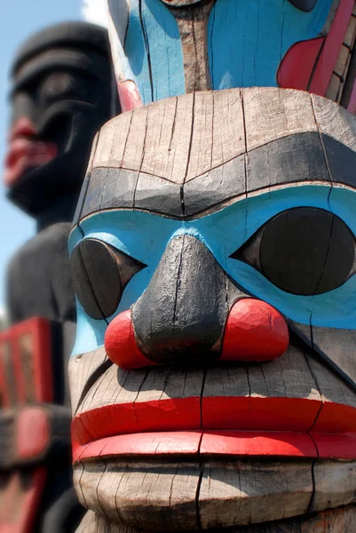 Totem Poles Monumental Sculptures Carved Large Trees Mostly Western Red — Stock Photo, Image