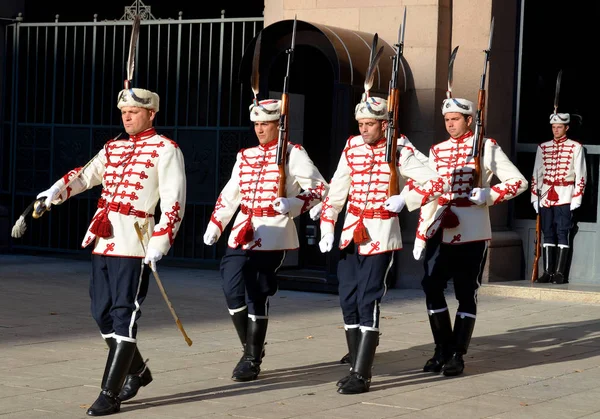 Sofia Septembre Guardias Honor Frente Presidencia República Búlgara Septiembre 2013 — Foto de Stock