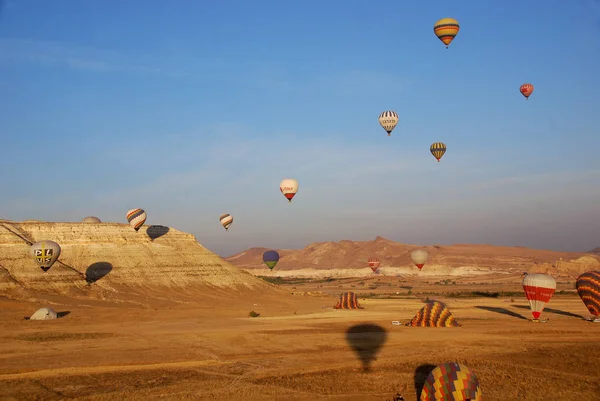 Goreme Turkey Oktober Kapadokya Üzerinde Uçan Sıcak Hava Balonu Ekim — Stok fotoğraf