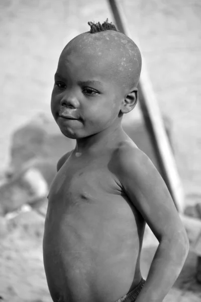 Khorixas Namibia Ottobre 2014 Tribù Himba Bambino Non Identificato Gli — Foto Stock