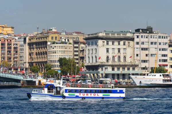 Istanbul Turchia Ottobre Traghetto Crociera Nel Porto Eminonu Vicino Yeni — Foto Stock