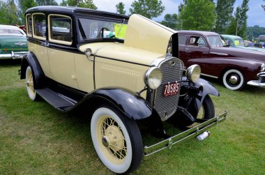 Granby, QUEBEC, CANADA - 29 Temmuz 2013: Eski otomobil sergisi