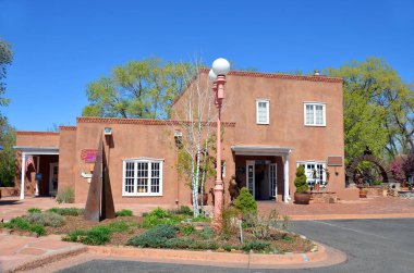 Santa Fe, Nm Usa 21 Nisan: 21 Nisan 2014 tarihinde Santa Fe, Nm. Bugün, Santa Fe 'deki 400 yıllık yapıların çoğu hala ayakta ve çeşitli alanlarda kurulmuştur.