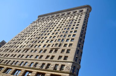 NEW YORK CITY - OCT 28: NYC 'deki Tarihi Flatiron Binası 28 Ekim 20123' te görüldüğü üzere Manhattan 'ın Beşinci Bulvarı' ndaki bu ikonik üçgen bina 1902 'de tamamlandı.. 