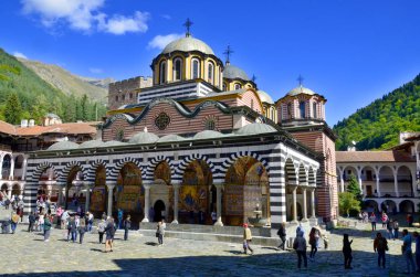 RILA Manastırı, BULGARIA SEPTEMBER 27 Eylül 2013: Rila 'lı Aziz İvan Manastırı, daha çok bilinen adıyla Rila Manastırı 27 Eylül 2013 tarihinde Bulgaristan' ın en büyük ve en ünlü Doğu Ortodoks manastırıdır.