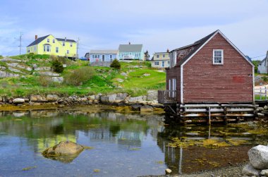 Peggy 's Cove Nova Scotia 6 Haziran: Peggy' s Cove 'daki tipik balıkçı evi 6 Haziran 2014 tarihinde Nova Scotia' da St. Margarets Körfezi 'nin doğu kıyısında yer alan küçük bir kırsal kesim..