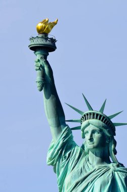 NEW YORK ABD 27 Ekim 2013: New York, New York 'ta Özgürlük Heykeli, 27 Ekim 2013. Özgürlük Anıtı, 1886 'da Fransa halkından Birleşik Devletler' e bir hediyeydi..