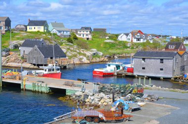 Peggy 's Cove Nova Scotia 6 Haziran: Peggy' s Cove 'daki tipik balıkçı evi 6 Haziran 2014 tarihinde Nova Scotia' da St. Margarets Körfezi 'nin doğu kıyısında yer alan küçük bir kırsal kesim..
