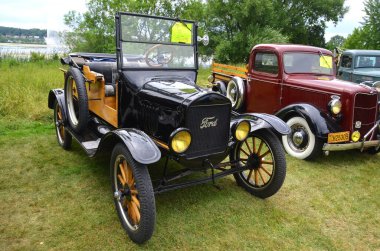 Granby, QUEBEC, CANADA - 29 Temmuz 2013: Eski otomobil sergisi