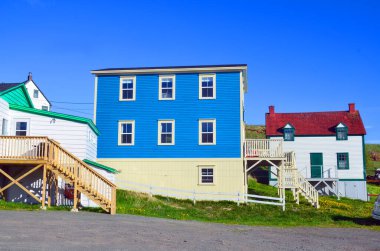 Trinity Newfoundland 12 Haziran: 12 Haziran 2014 'te Trinity Newfoundland' da bulunan tipik bir balıkçı köyü. Kasaba, eyalet tarafından Kayıtlı Miras Yapısı olarak tanınan bir dizi bina içeriyor..