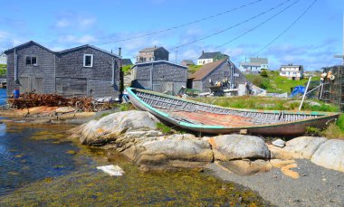 Peggy 's Cove Nova Scotia 6 Haziran: Peggy' s Cove 'daki tipik balıkçı kulübesi 6 Haziran 2014 tarihinde Nova Scotia' daki St. Margarets Körfezi 'nin doğu kıyısında yer alan küçük bir kırsal topluluk..