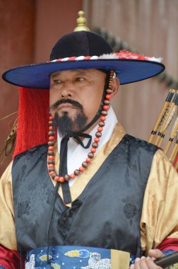 Paju Güney Kore 5 Nisan: Kuzey ve Güney Kore için barış ve birleşme isteyen ziyaretçilerin bıraktıkları çitlere bağlı dua kurdeleleri. 5 Nisan 2013 'te Güney Kore' de Arındırılmış Bölge 'de çekilmiştir. 