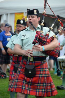 MONTREAL CANADA AUGust 03: Black Watch Pipes and Drums, Kuzey Amerika 'nın en eski organize boru grubu. 08 03 2014 'te Montreal Kanada' da.