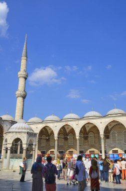 İSTANBUL TURKEY Ekim 04: Sultan Ahmed Camii, Ekim 04, 2013, İstanbul, Türkiye. Sultan Ahmed Camii (Mavi Cami) İstanbul 'un en popüler turizm beldeleri üzerine.