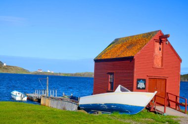 Trinity Newfoundland 12 Haziran: 12 Haziran 2014 'te Trinity Newfoundland' da bulunan tipik bir balıkçı köyü. Kasaba, eyalet tarafından Kayıtlı Miras Yapısı olarak tanınan bir dizi bina içeriyor..
