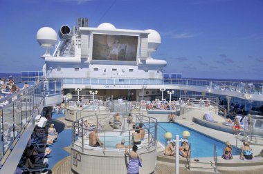 Fort Lauderdale Florida 'da 11-2-2012' de Prenses yolcu gemisinin üst güvertesinde. Prenses Cruises, gezi gemilerinin 