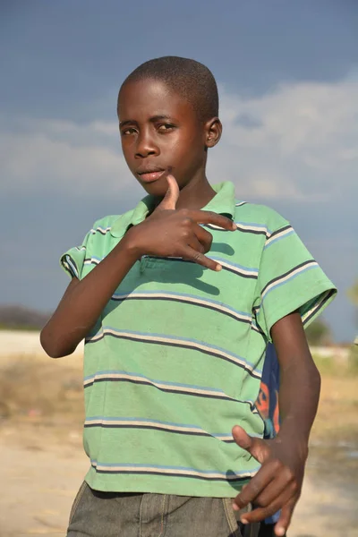 バンガニ ナミビー10月10日 2014年10月10日 バンガニの未確認児童 ナミビアでは約27 の世帯が貧困層に分類されている — ストック写真