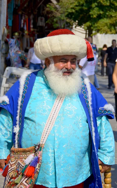 Istanbul Turkey Turkey October Man Dressed Ottoman Front Saint Sofia — стоковое фото