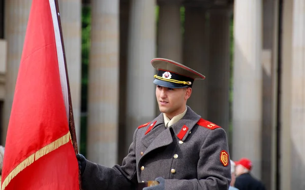 Berlin Germany May Joven Identificado Viste Como Soldado Ruso Frente —  Fotos de Stock