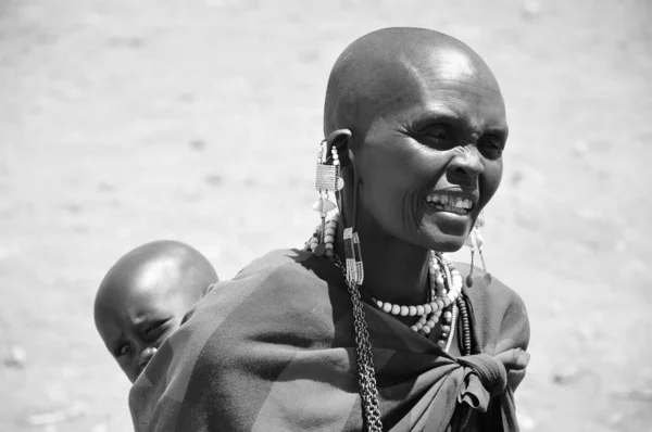 Serengeti Tanzanie Nov Femme Masai Non Identifiée Ornée Bijoux Sur — Photo