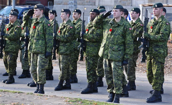 Montreal Canada Novembre Soldati Canadesi Uniforme Giornata Della Memoria Del — Foto Stock