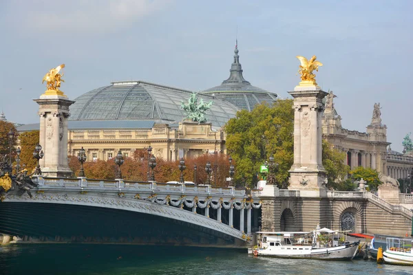 París Francia Octubre Estatuas Detalles Del Puente Alexandre Iii Gran —  Fotos de Stock