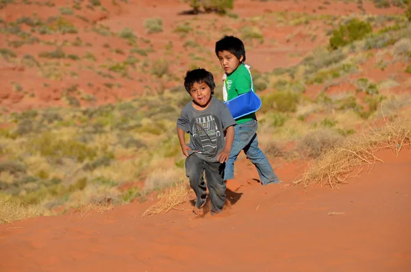 Monument Valley Arizona April Unidentified Navajo Children Playing Sand Monument — Stock Photo, Image