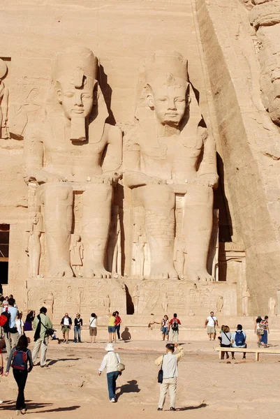 Abu Simble Nov Besökare Vid Abu Simbel Templet Nov 2010 — Stockfoto